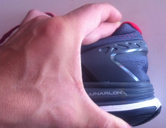 Nike Lunarglide + 5 - Apretando contrafuerte