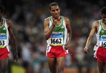 Kenenisa Bekele desacelera (27:46.56)