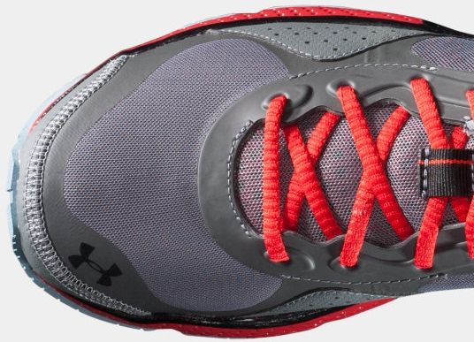 UA FTHR Shield Detalle upper puntera