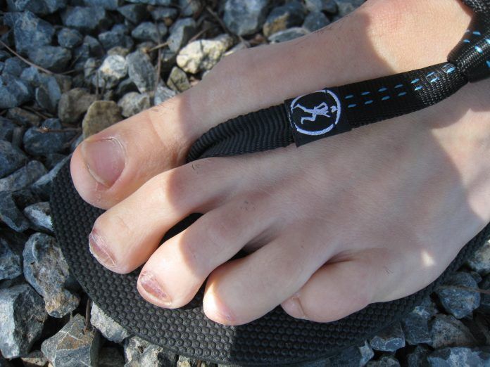 Hommo Sandals Godzilla Race 2 Tira Dedo