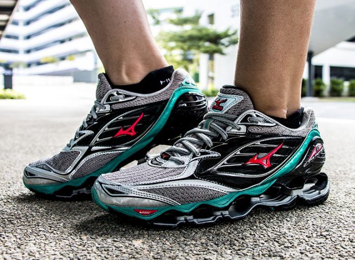 Mizuno Wave Prophecy 6 Upper