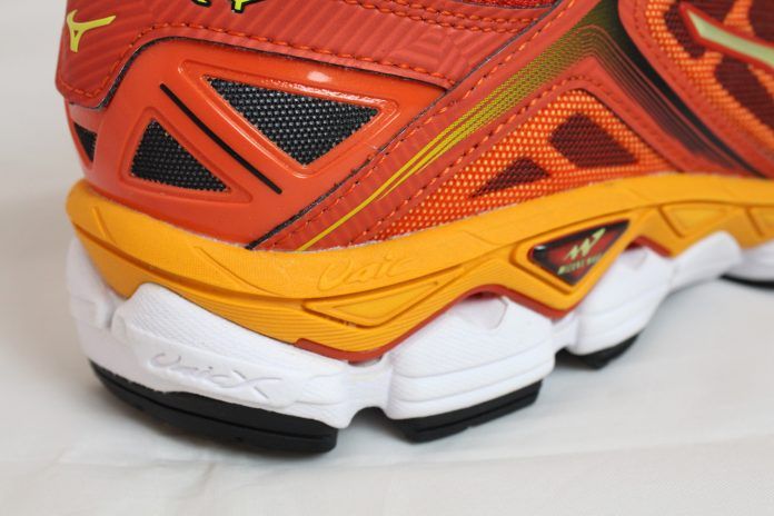Mizuno Wave Sky