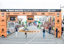 Joyciline Jepkosgei bate el récord del mundo en el Medio Maratón Valencia