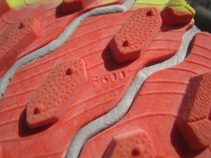 New Balance Fresh Foam More Trail v1 Suela Isolineas