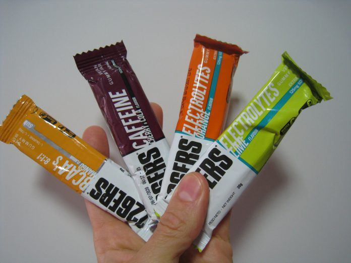 226ERS Vegan Gummy Bar Electrolytes Gama Completa Mano