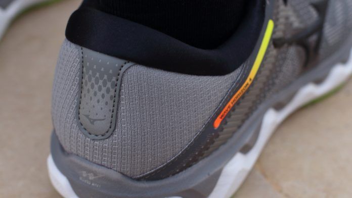 Mizuno Wave Horizon 4 Collar