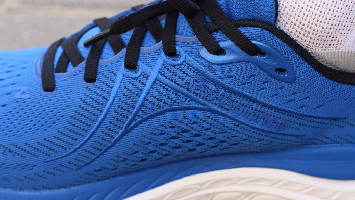 New Balance 860 v13 Refuerzos