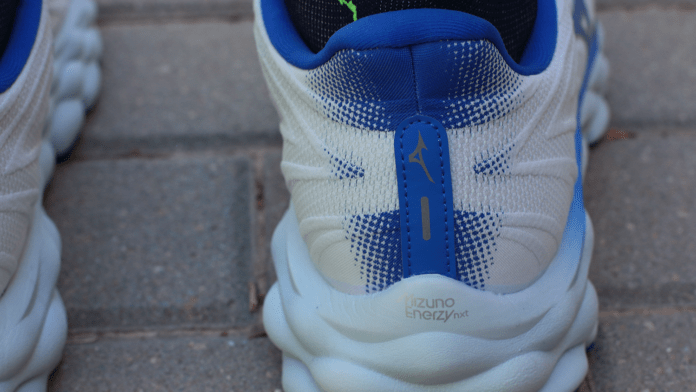 Mizuno Wave Sky 8