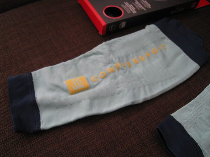Compressport Pantorrilleras R2 3 0 Delante