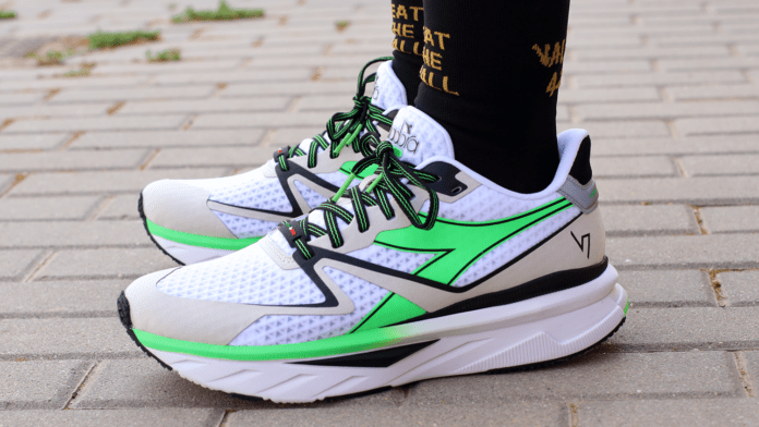 Diadora Atomo v7000