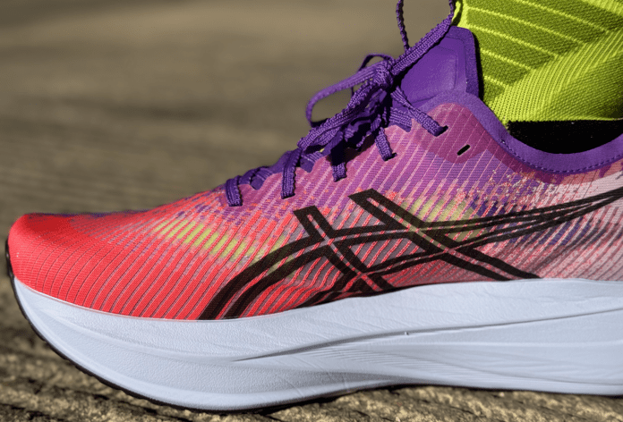 ASICS Megablast Geometrias