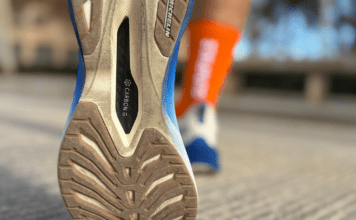 Una es imbatible en Hyrox por 80€ y la otra te salva la maratón: las placas de carbono de Olympikus Olympikus Corre Supra 2 Suela delante
