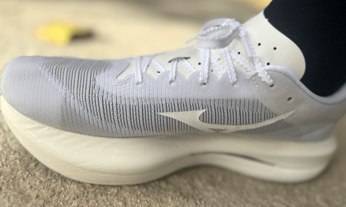 Mizuno Hyperwarp Pure Cordones