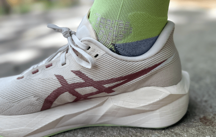 ASICS Novablast 6 Collar