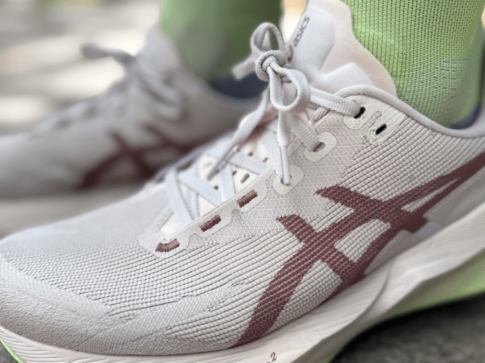 ASICS Novablast 6 Detalle upper
