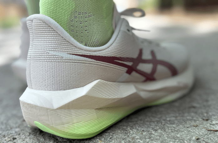 ASICS Novablast 6 Geometrias