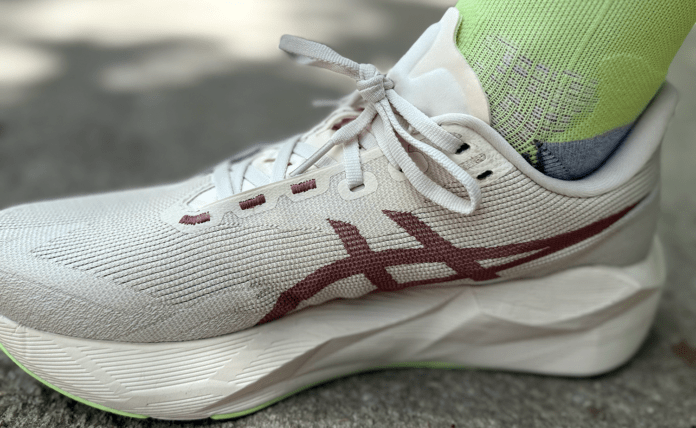 ASICS Novablast 6 Lace in Lace