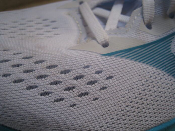 Mizuno Wave Rider 30 Upper Detalle Tejidos